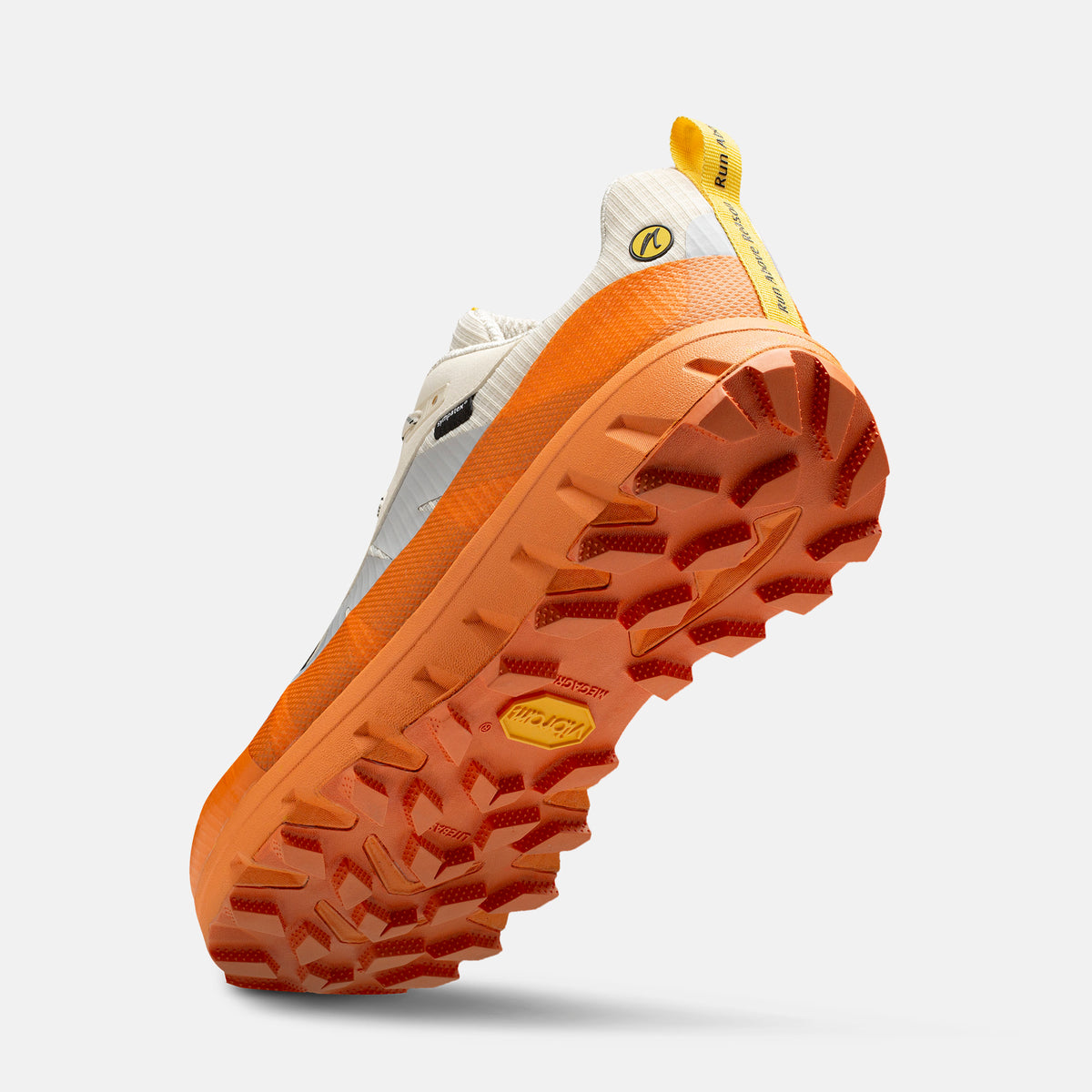 BAER OMN6 gallery 1849957_damen-wanderschuh-explore-addict-in-weiss-orange_s.jpg