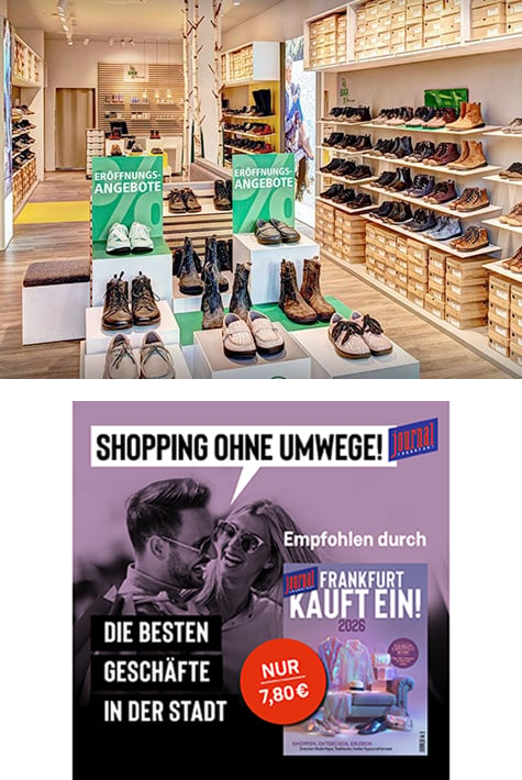 Schuhgeschäft mit Regalen voller Schuhe und Hinweisen auf Eröffnungsangebote